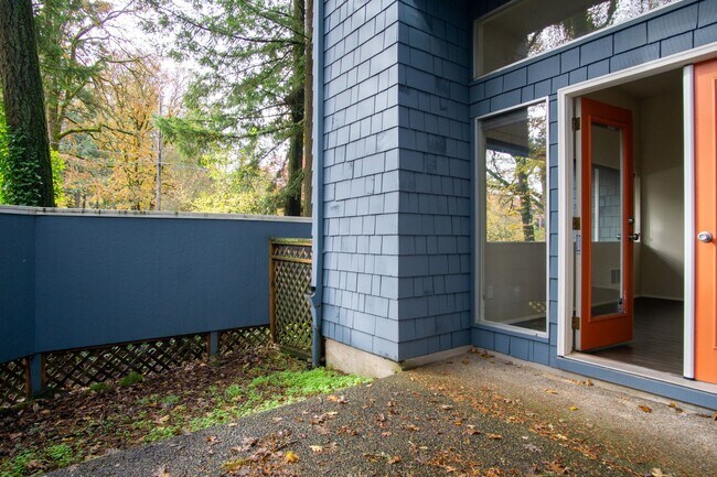 Building Photo - Gorgeous & Bright 1-Bed w/ Wood-Burning Fireplace, W/D, & Private Patio!