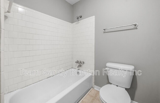 Building Photo - 2107 Langley Ave