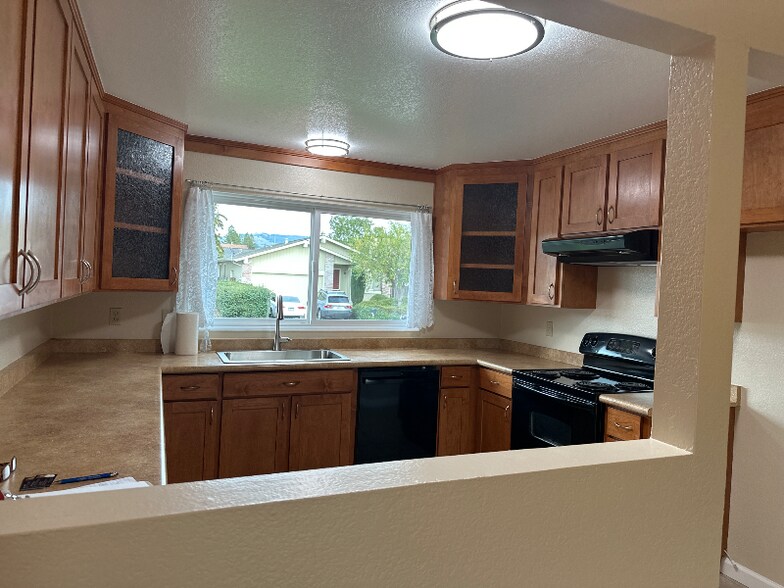 Building Photo - 4533 Hillview Ct