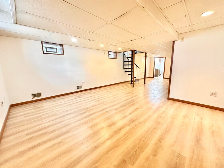 Building Photo - 7705 W Rogers St