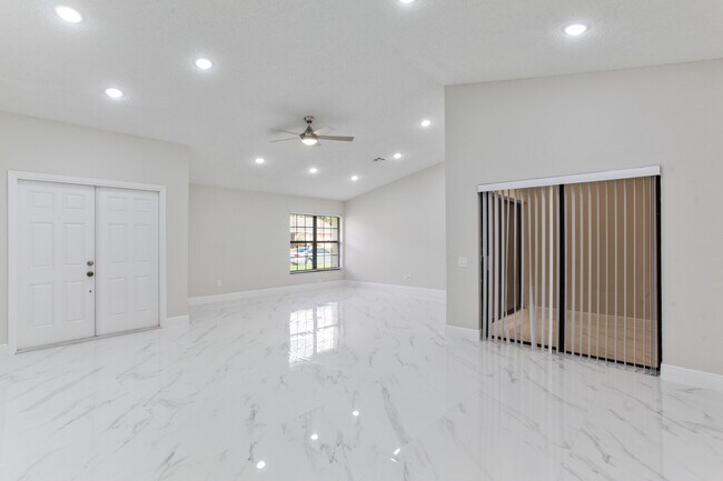 Building Photo - 6349 Oak Meadow Bend