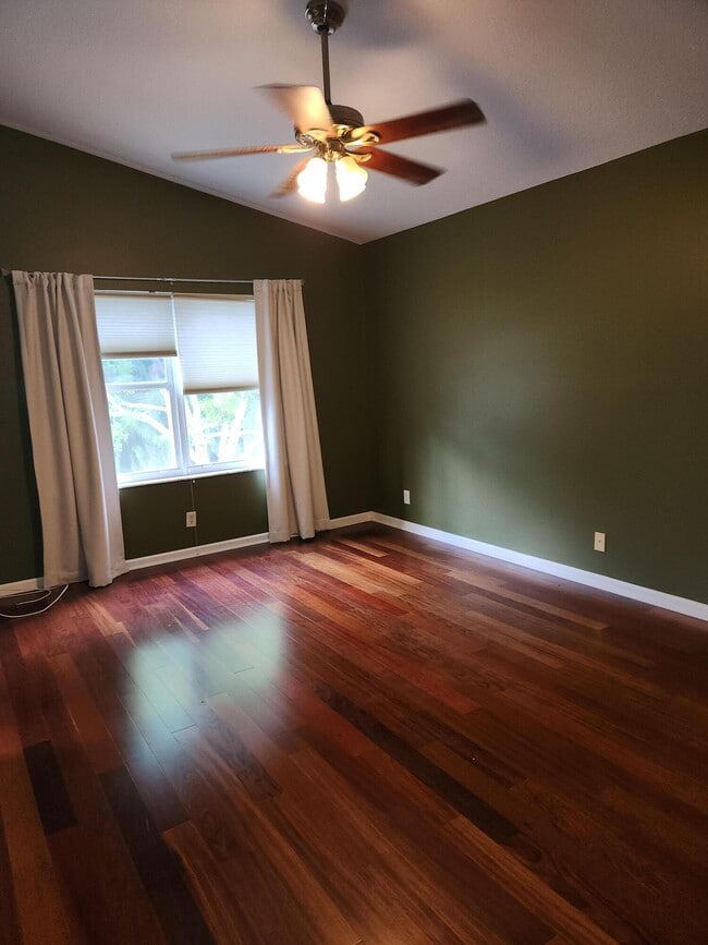 Building Photo - 5242 Victoria Cir