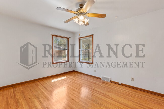 Building Photo - 1707 S Mission Rd