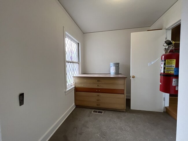 Building Photo - Expansive 4BR 2,900+ Sq Ft Home with Theater-Style Living Room & Bonus Hobby Workshop