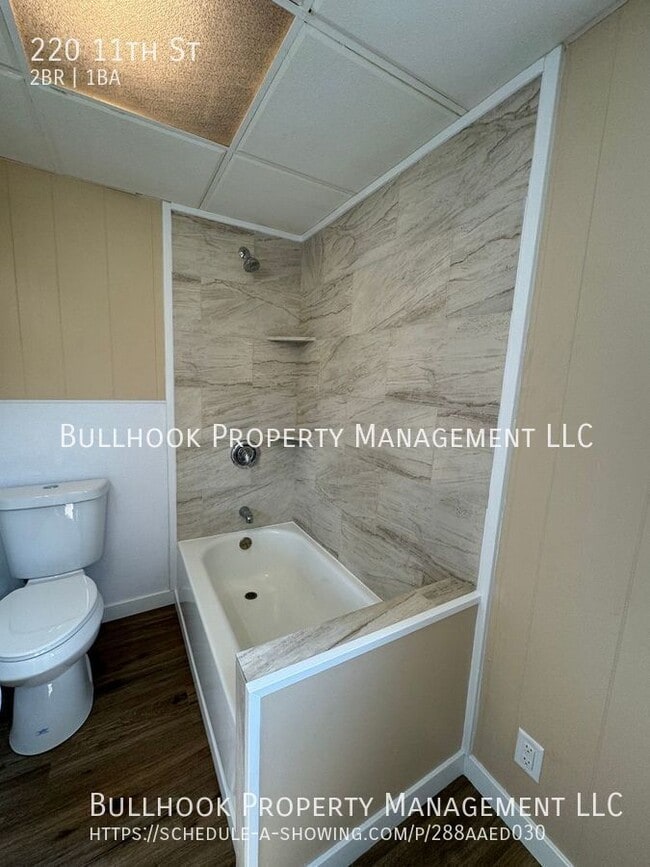 Building Photo - 220 11th St