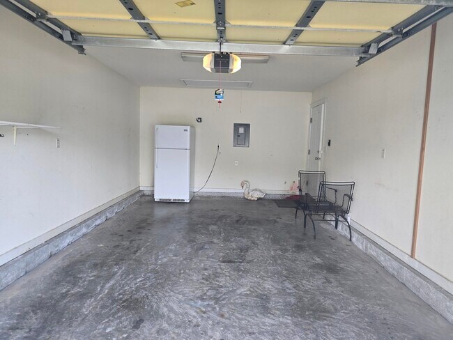 Building Photo - 7720 Lola Cir