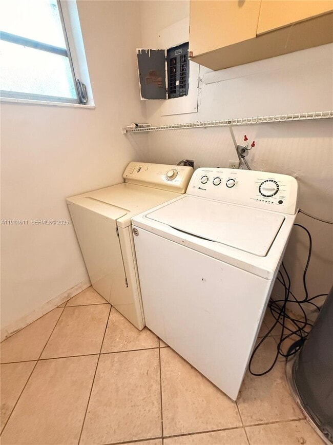 Building Photo - 4851 SW 28th Terrace