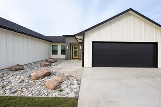 Building Photo - 5140/42 Chase Cir