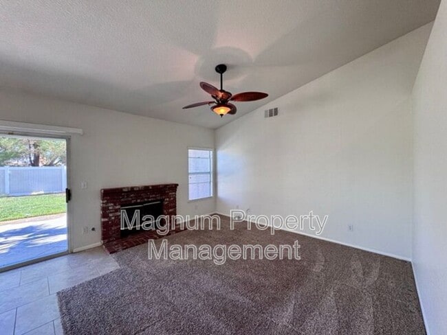 Building Photo - 687 Black Oak Cir