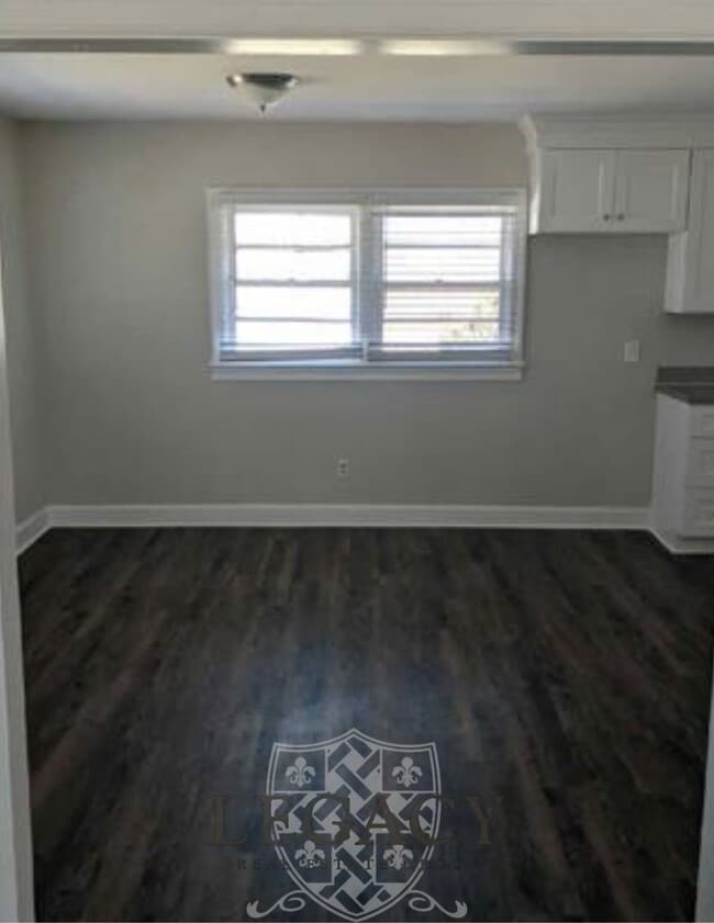 Building Photo - 210 W Lokey Ave