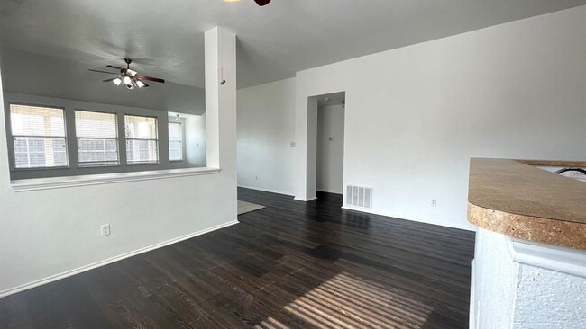 Building Photo - 5112 Bald Cypress Ln