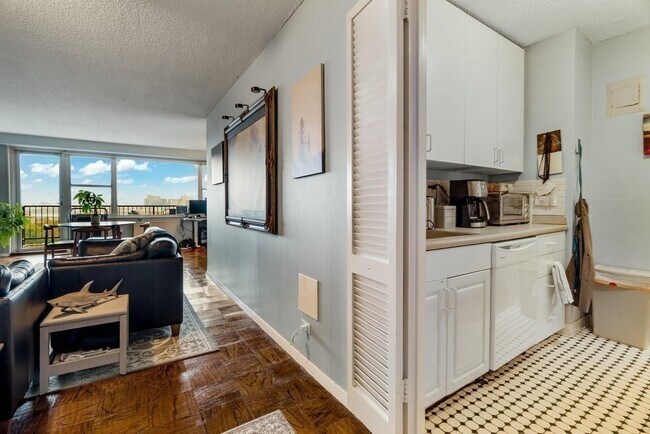 Building Photo - 151 Tremont St