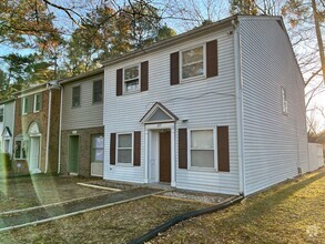 Building Photo - Spacious Townhome in Butner