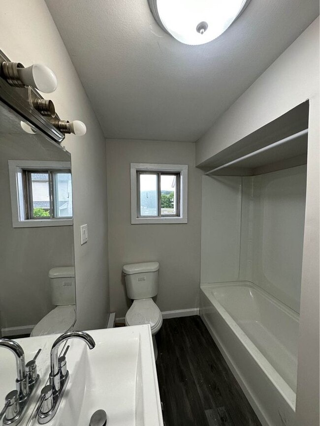 Building Photo - 1514 Cedar Ave