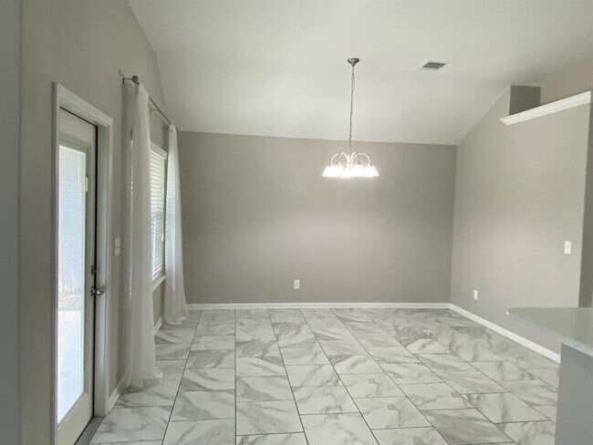 Building Photo - 901 Kacie Dr