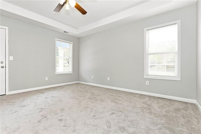 Building Photo - 818 Woods Dr NW