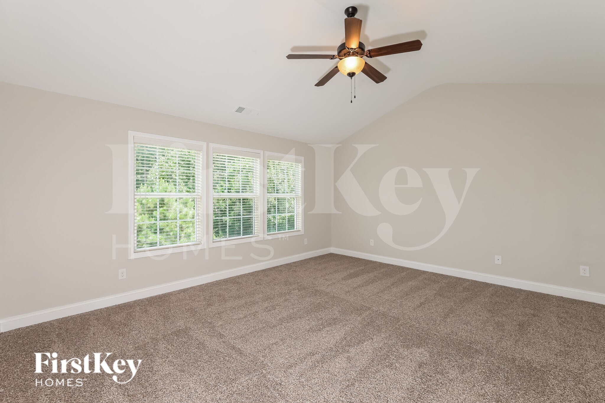 Building Photo - 6275 Cove Creek Dr