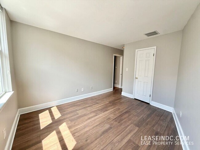 Building Photo - 220 13th St SE