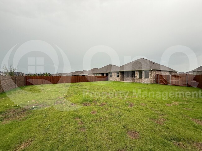 Building Photo - 1420 Rousseau Dr