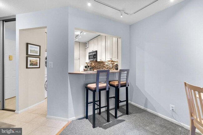 Building Photo - 900 N Stafford St