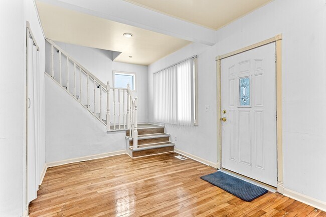 Building Photo - 7645 Fisher Ave