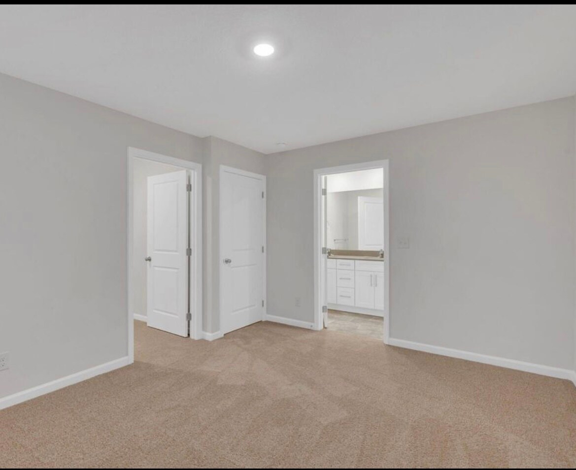 Building Photo - 530 Vogt Dr