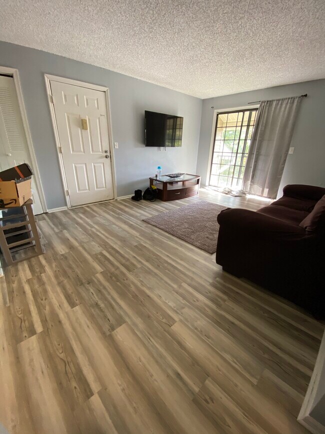 Building Photo - 109 Sussex Pl