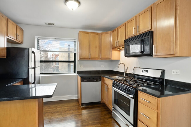 Building Photo - 7616 N Marshfield Ave