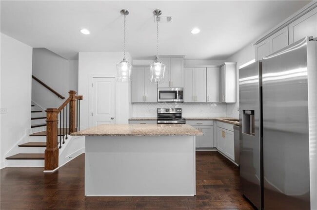 Building Photo - 1821 Edgehill Dr