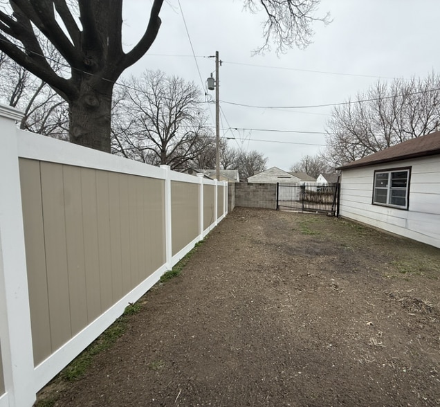 Building Photo - 1721 S Volutsia Ave