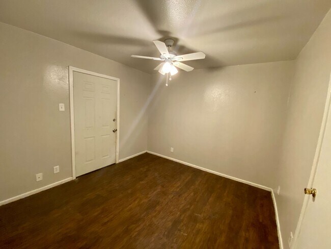 Building Photo - 4613 Belton Ave