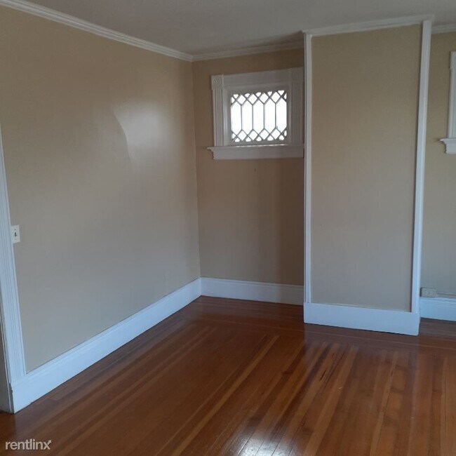 Building Photo - 3 br, 1 bath Apartment - 19-21 Beechwood Ave