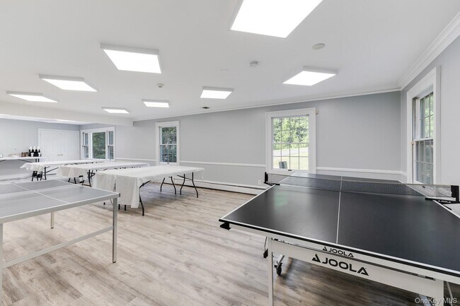 Building Photo - 996 Haverstraw Rd