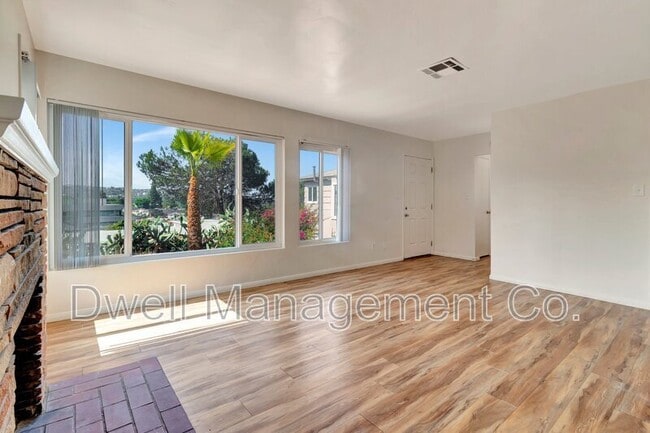 Building Photo - 4661 Lee Ave