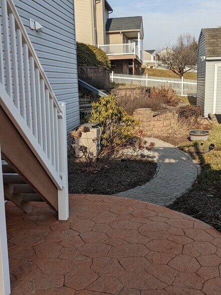 Building Photo - 1 Rosemont Dr