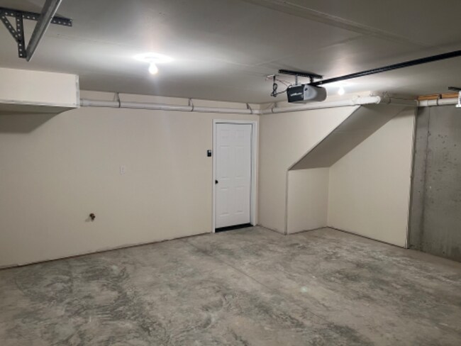Building Photo - 233 Bradford Ln