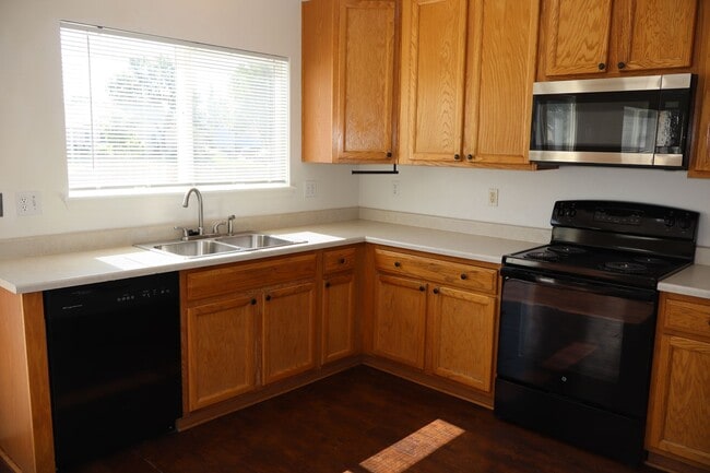 Building Photo - North Fort Collins Beauty – 3BR Home + $20...