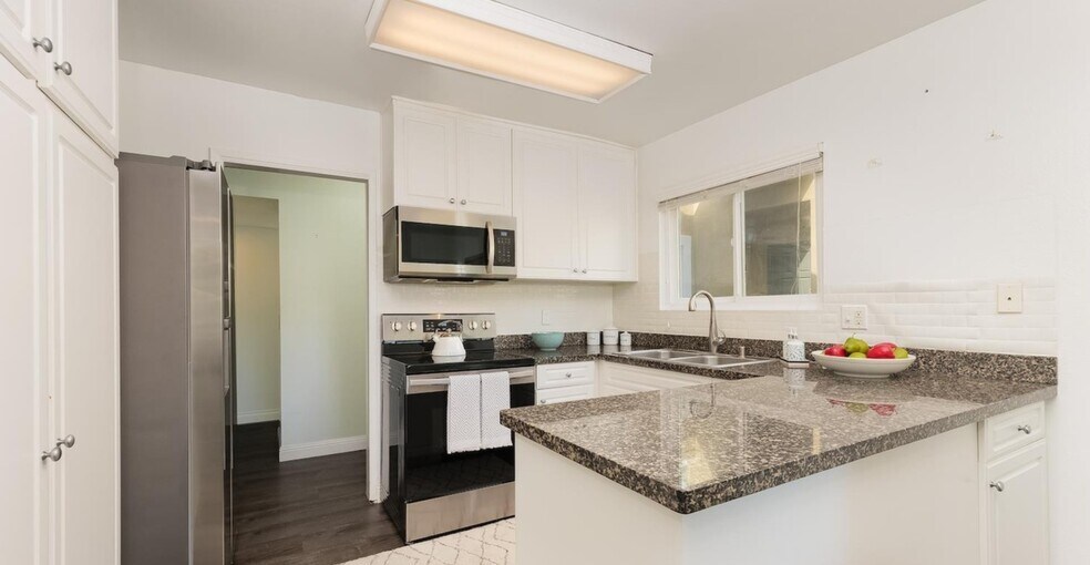Building Photo - 17181 W Bernardo Dr