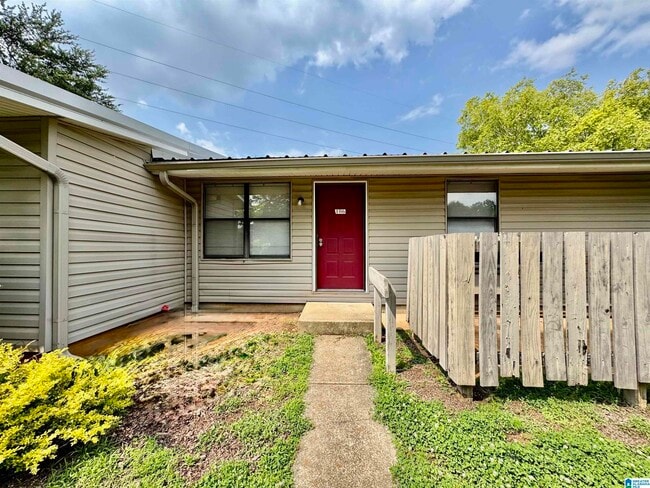 Building Photo - 1700 Greenbrier Dear Rd