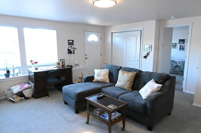 Building Photo - 6246 NE Eagle Harbor Dr