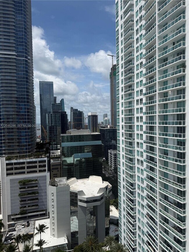 Building Photo - 950 Brickell Bay Dr