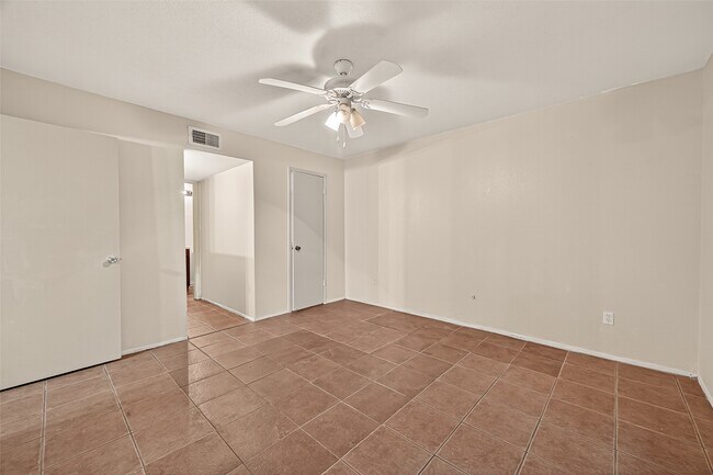 Building Photo - 8201 Richmond Ave.