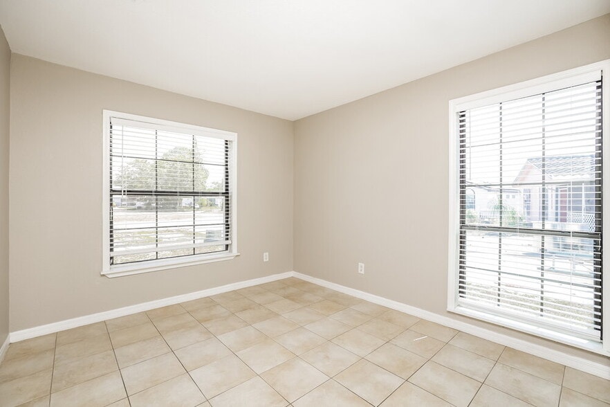 Building Photo - 971 Winsome Rd