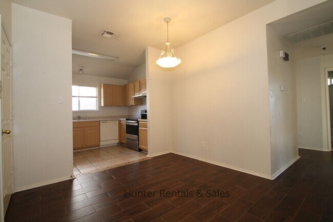 Building Photo - Amazing Fox Creek Home!