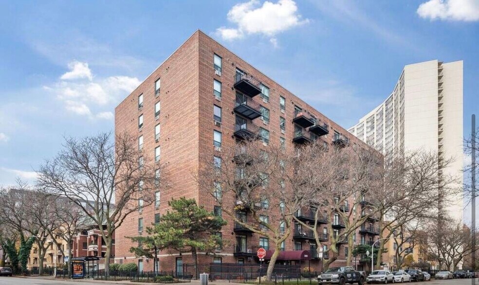 Building Photo - 3900 N Pine Grove Ave