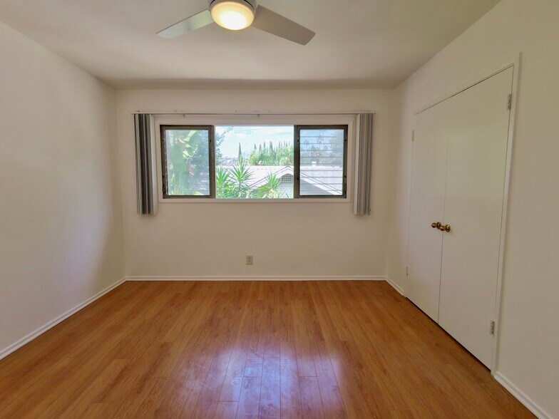 Building Photo - 919 N Orange Grove Ave