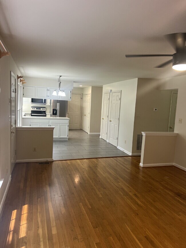 Building Photo - Spacious Colonial Home for Rent in Chancel...