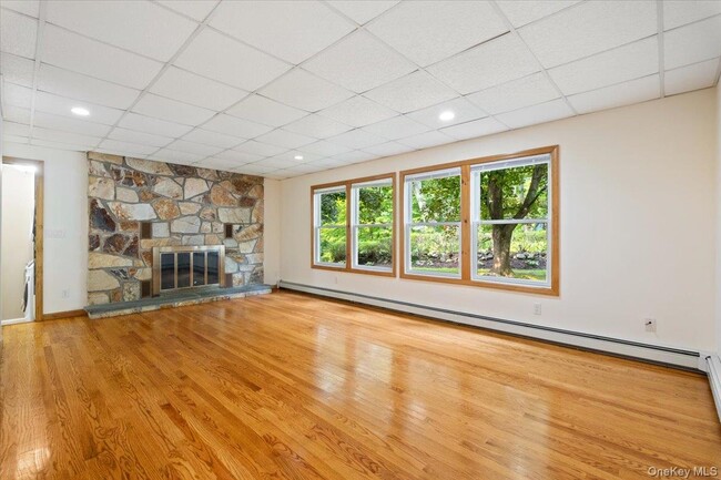 Primary Photo - 272 Brewster Hill Rd