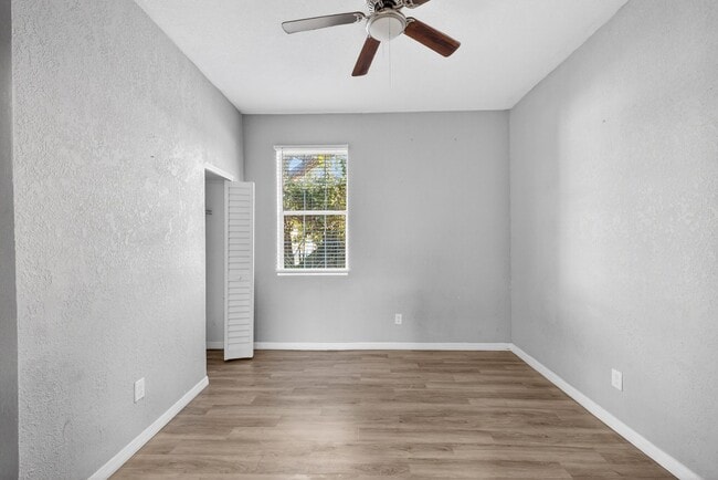 Building Photo - Updated Tampa Home – Prime Central Location 4 Beds - 2 Baths!