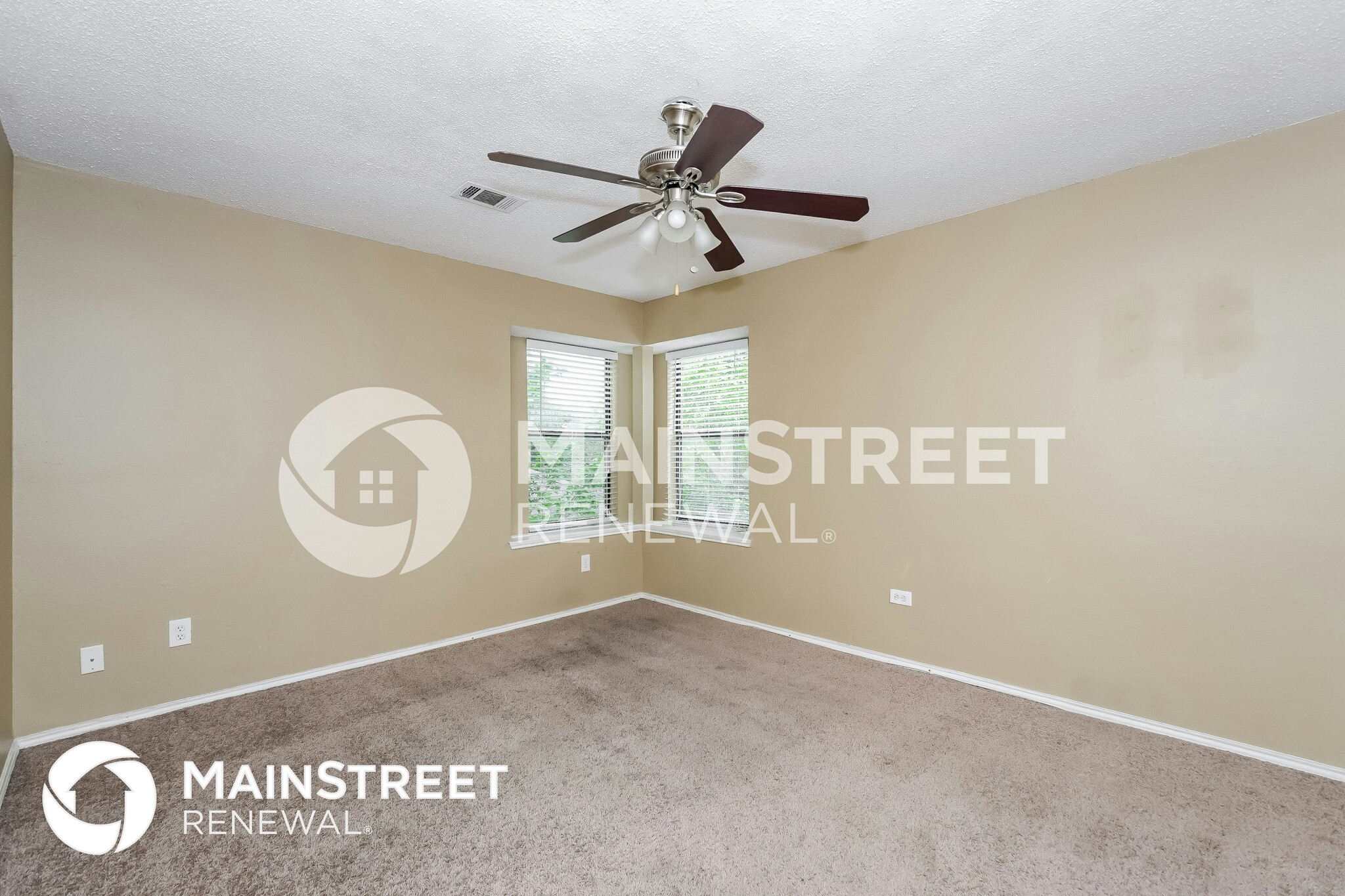 Building Photo - 837 Foxridge Dr